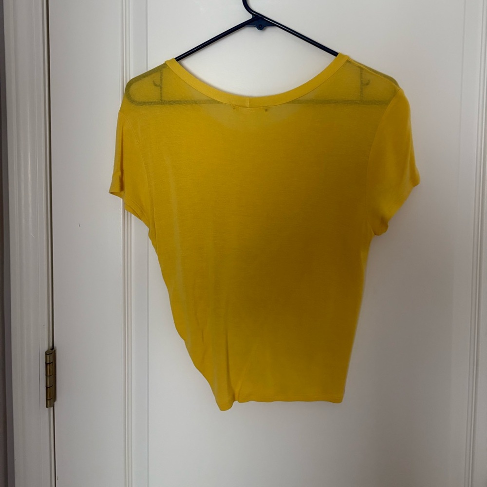 Yellow Top✨ - Picture 2 of 3